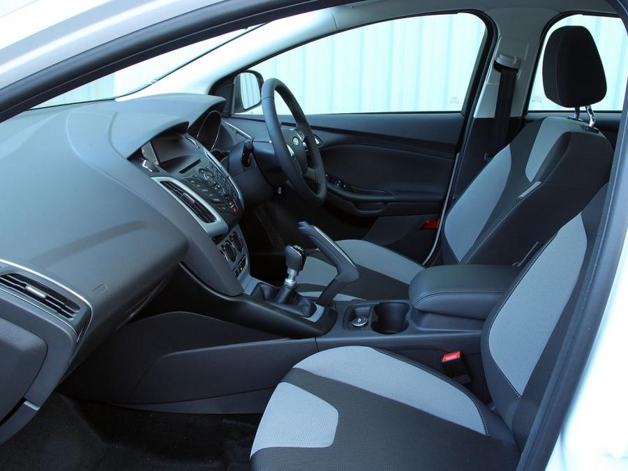  Ford Focus 2011 года  (UK) (фото 4 из 5)